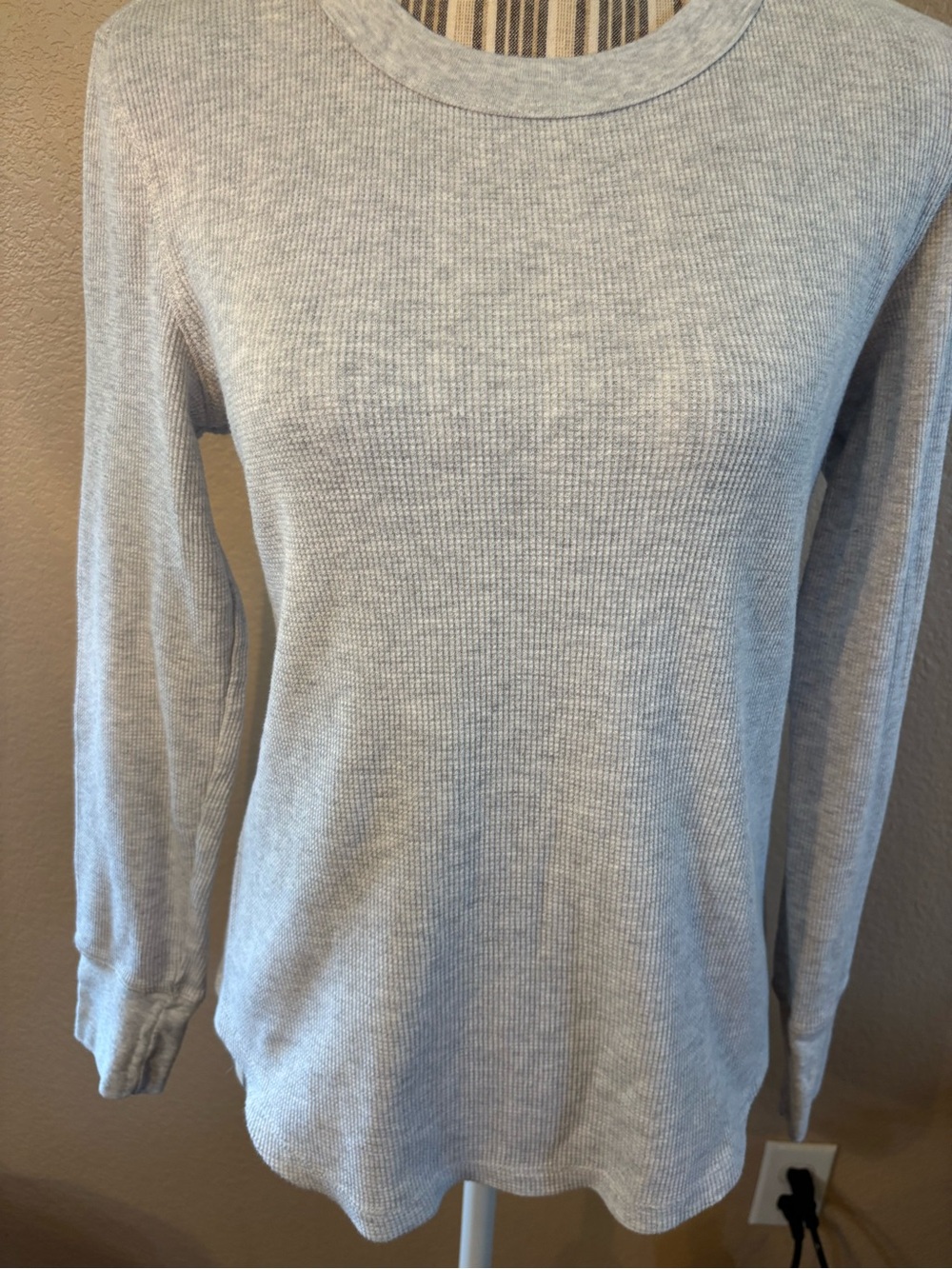 🇺🇸 GAP Thermal Top Lg Heather Light Gray Waffle Knit Long Sleeve Crewneck Cotton - Picture 3 of 12